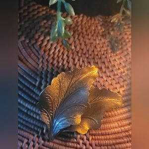 Vintage, double leaf broach